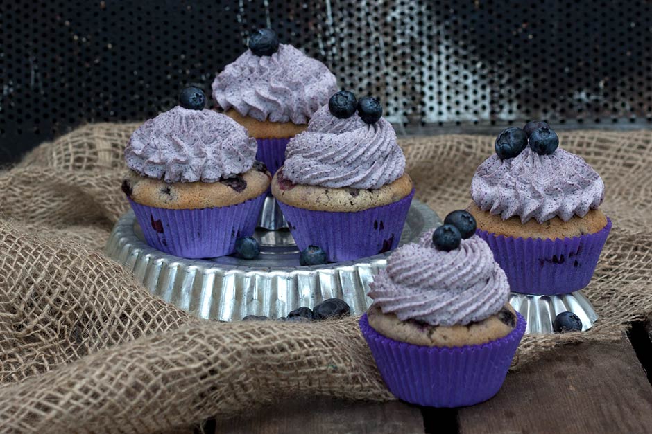 Mustikka-inkiväärikuppikakut