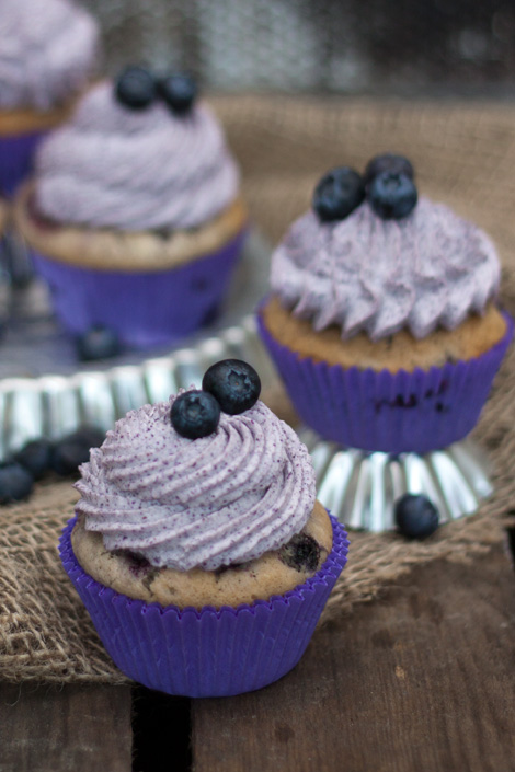 Mustikka-inkiväärikuppikakut