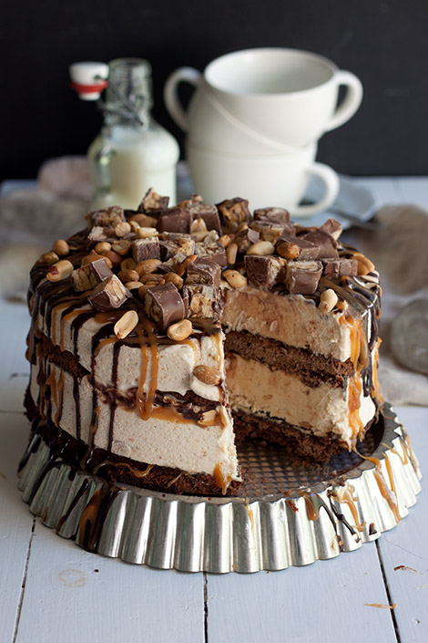 Snickers-jäätelökakku