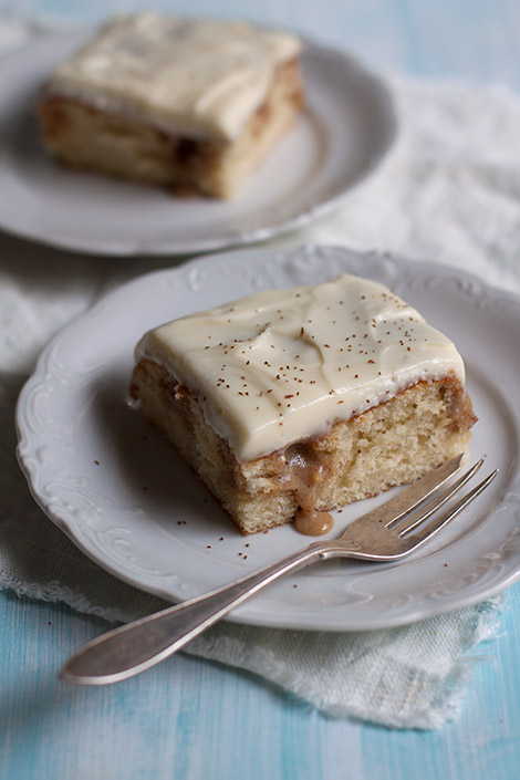 Korvapuusti-”poke”-kakku