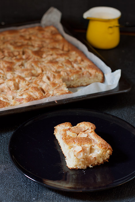 Omenapiirakka uunipellille