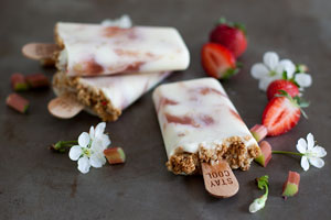 Raparperi-jogurttijäätelöt