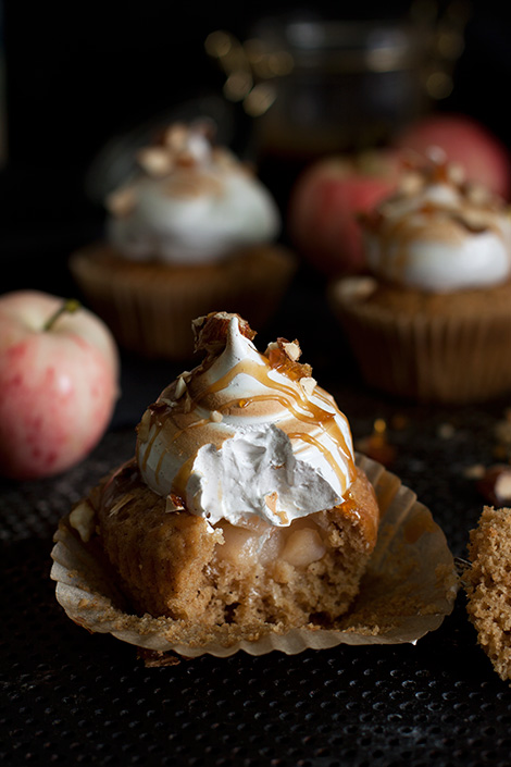 Omena-vaahterakuppikakut