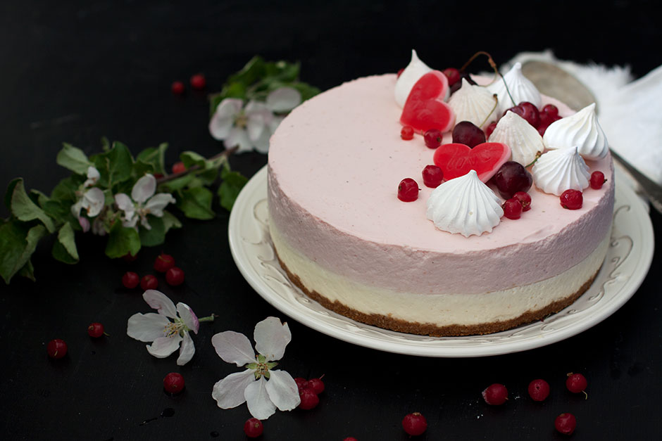 Punaherukka-valkosuklaajuustokakku -lukijoiden kuvia