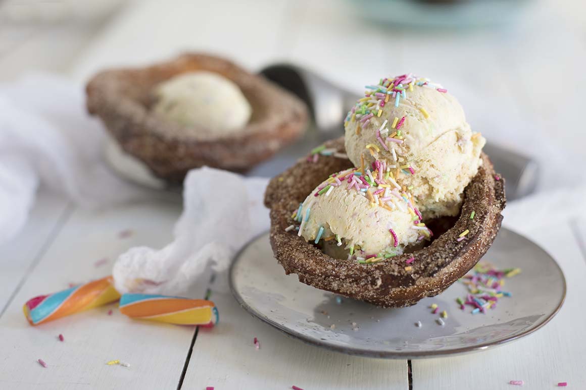 Churrokupit strösselijäätelöllä