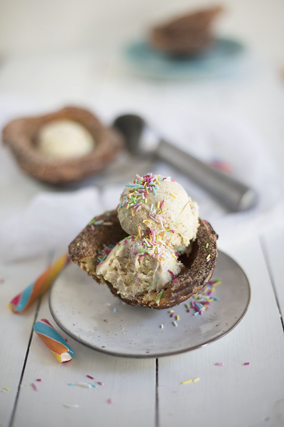 Churrokupit strösselijäätelöllä