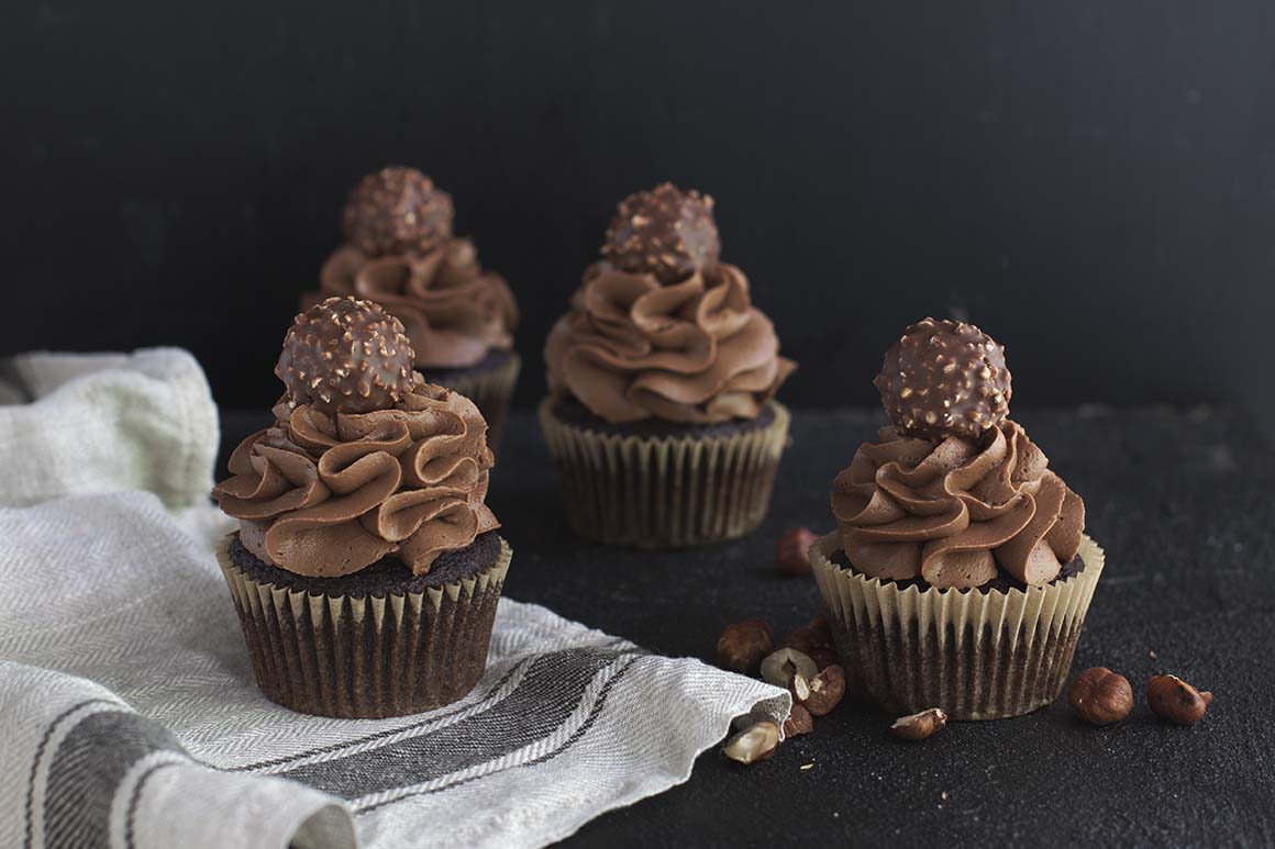 Suklaa-hasselpähkinäkuppikakut