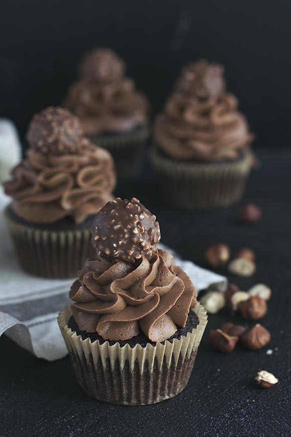 Suklaa-hasselpähkinäkuppikakut