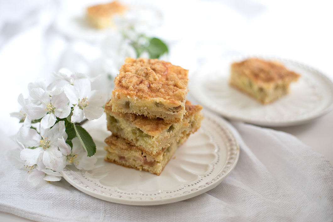 Helppo raparperi-murupiirakka