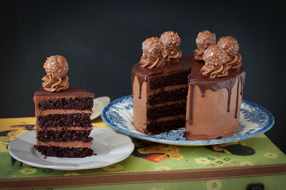 Hasselpähkinä-suklaakakku