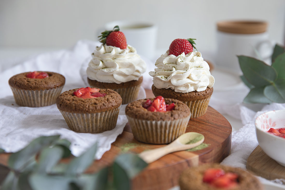 Mansikka-matchakuppikakut