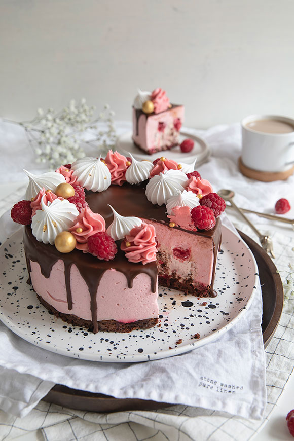 Vadelmakakku keksisydämellä