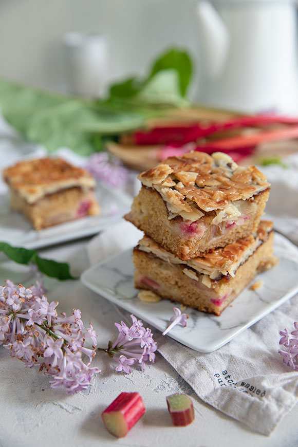 Hunajainen raparperi-toscapiirakka