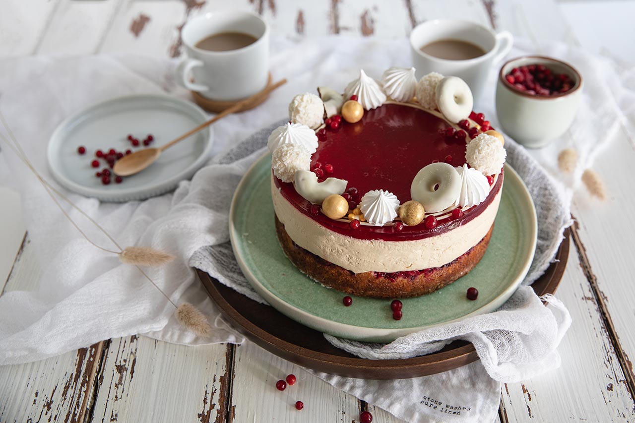 Puolukka-kinuskikakku