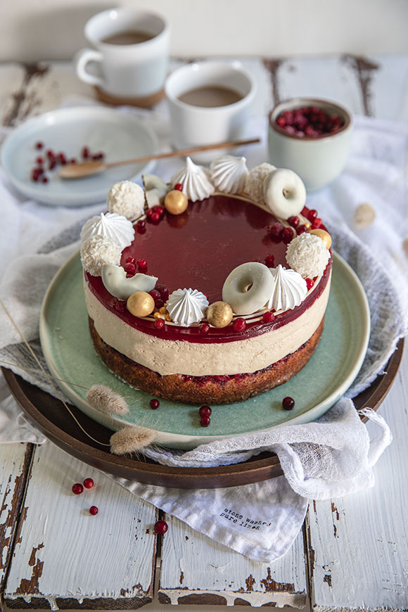 Puolukka-kinuskikakku