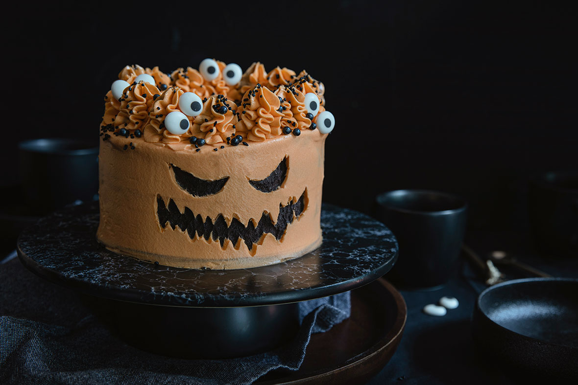 Kaiverrettu halloweenkakku