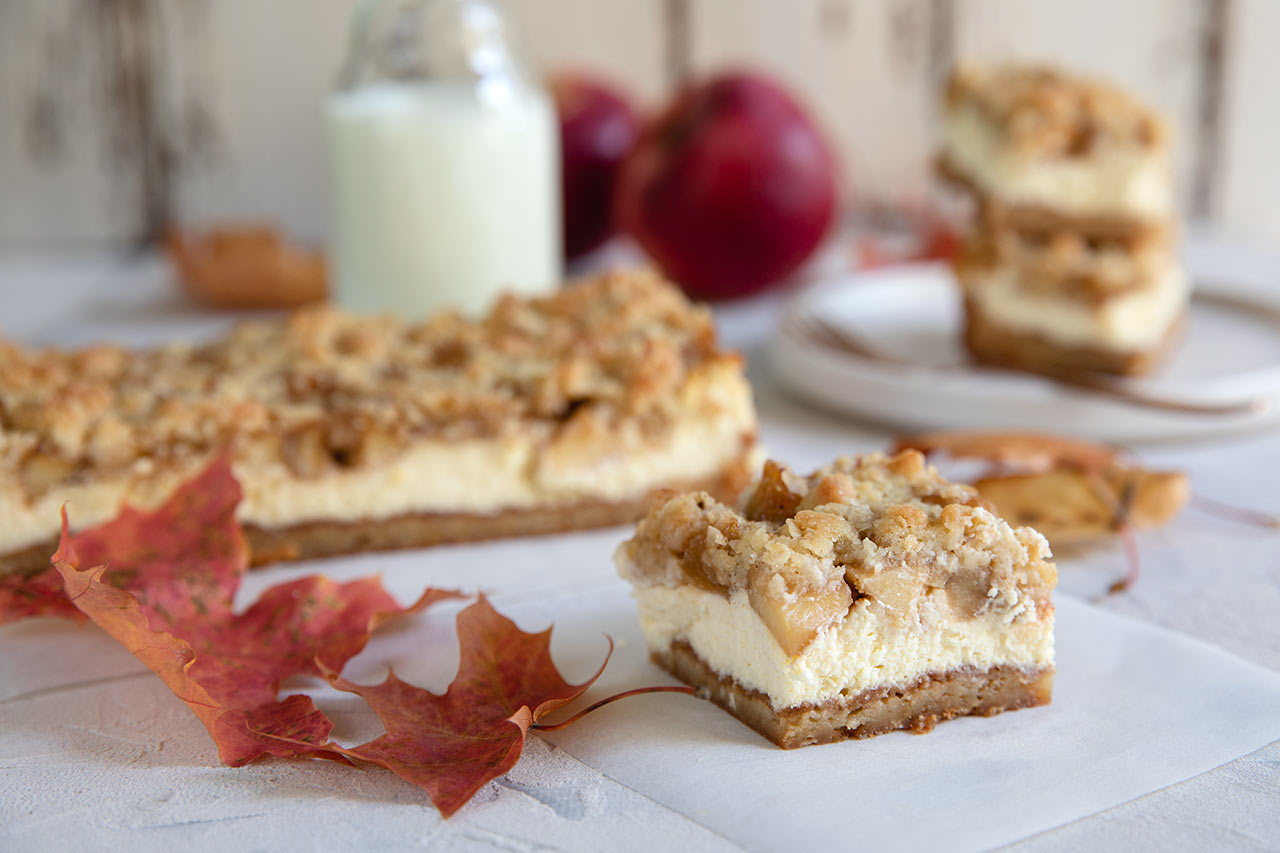 Omenajuustokakkuruudut