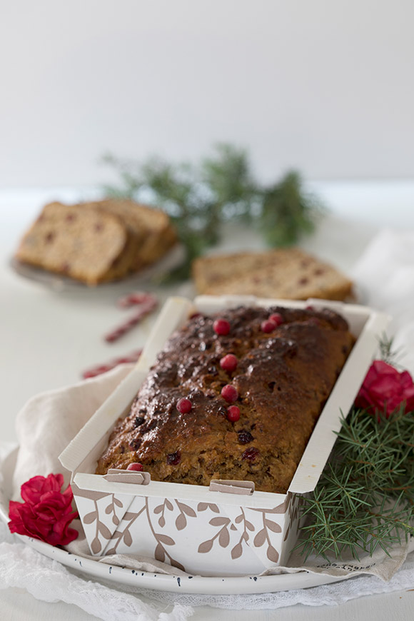 Puolukka-pähkinäleipä