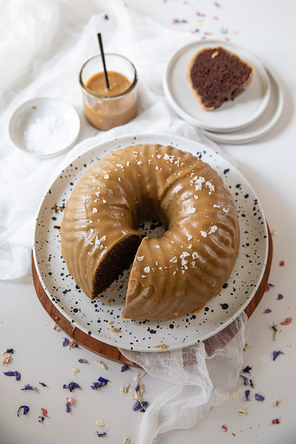 Suolakinuski-suklaakakku