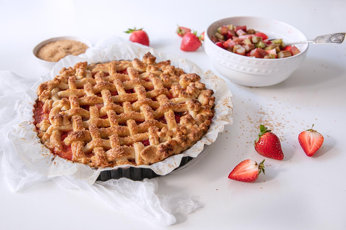 Mansikka-raparperipiirakka