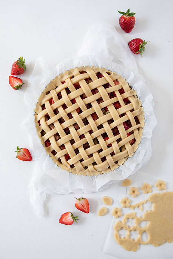 Mansikka-raparperipiirakka