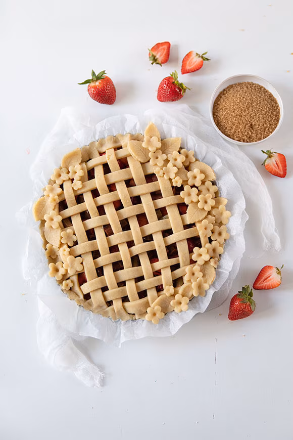 mansikka-raparperipiirakka