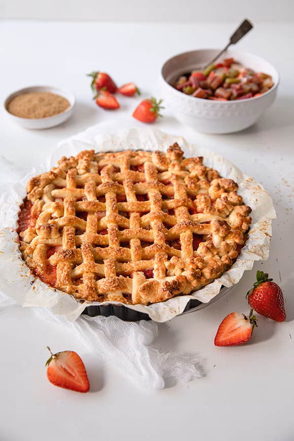 mansikka-raparperipiirakka