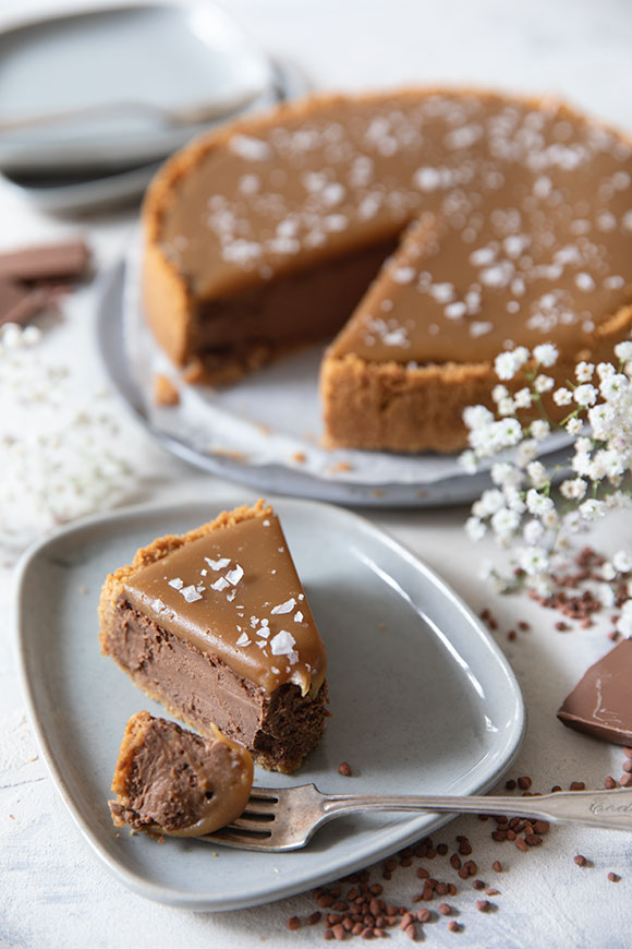 Suolakinuski-suklaajuustokakku