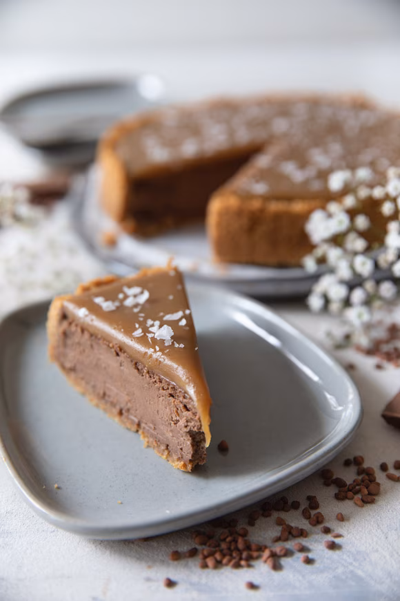 suolakinuski-suklaajuustokakkupala