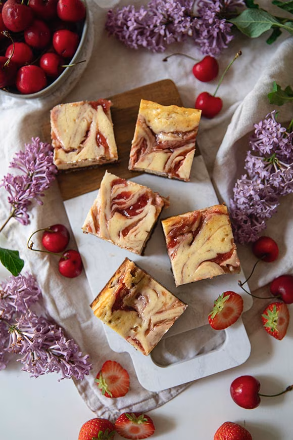 mansikka-juustokakkubrownie