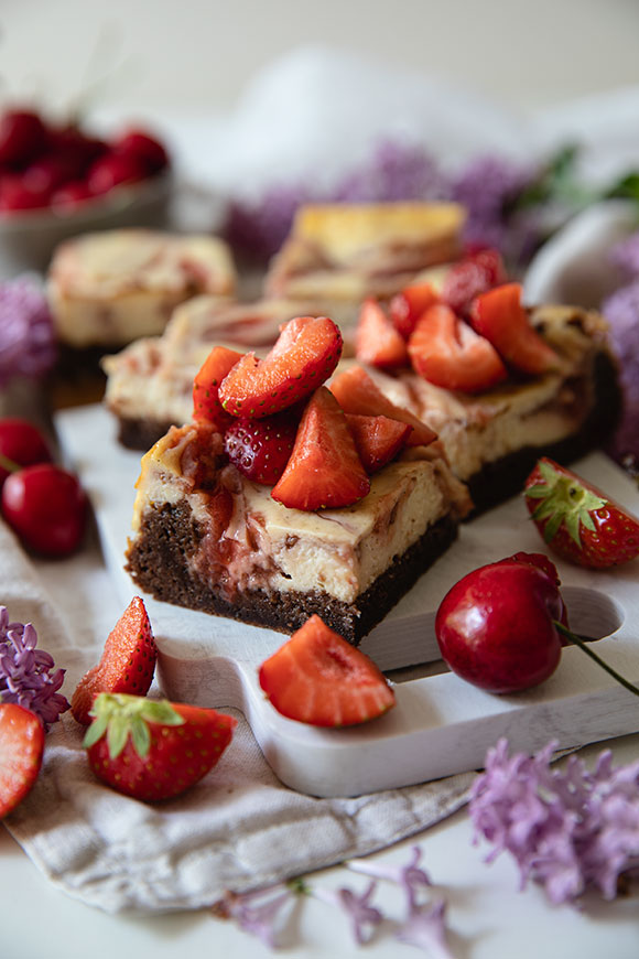 Mansikka-juustokakkubrownie