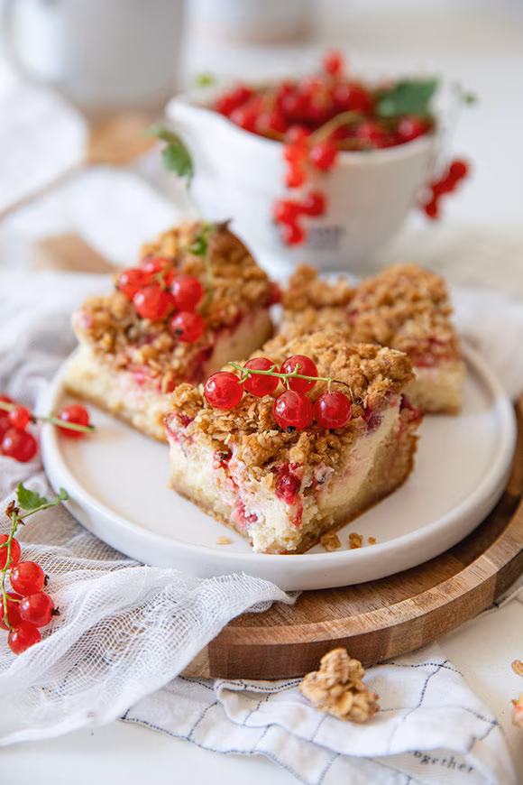 Punaherukka-juustokakkublondiet