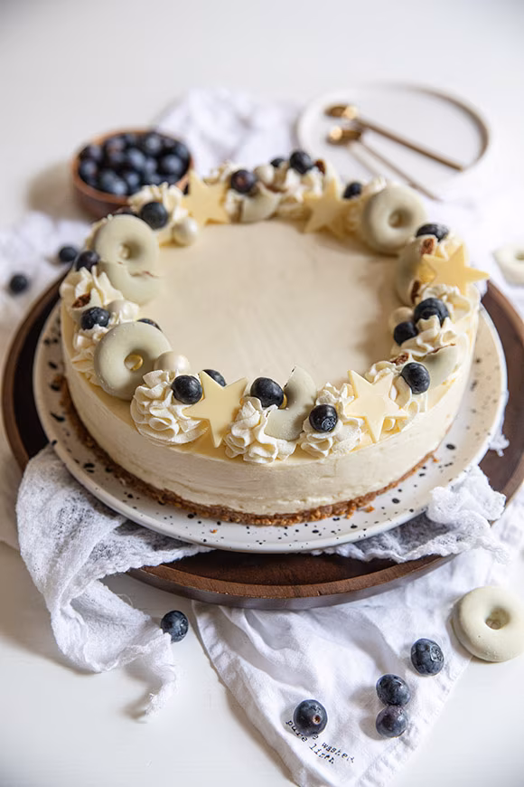 mustikka-valkosuklaajuustokakku