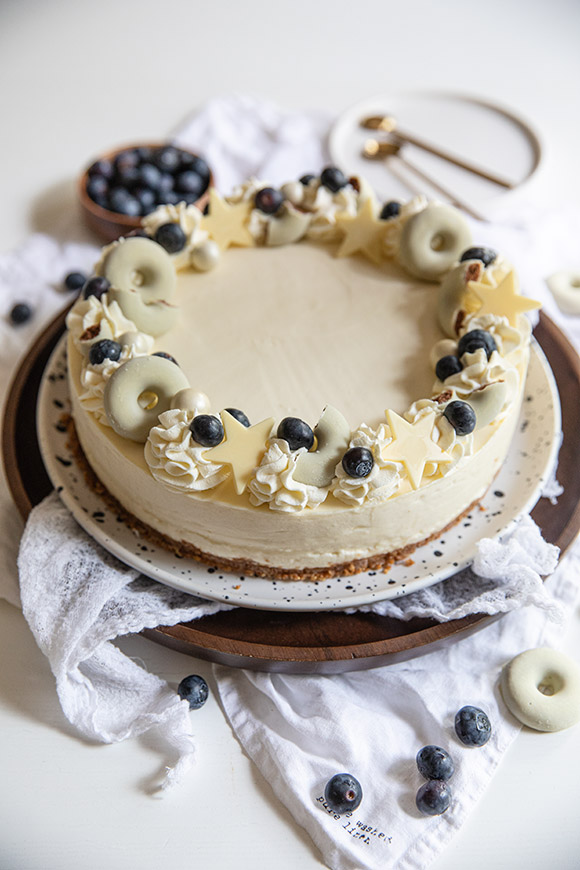 mustikka-valkosuklaajuustokakku