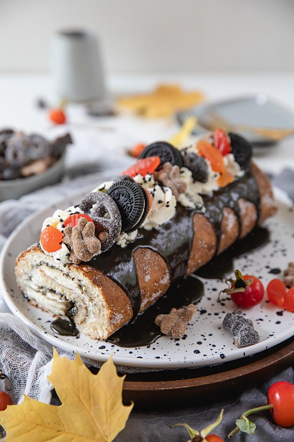 Sitruuna-lakritsikääretorttu