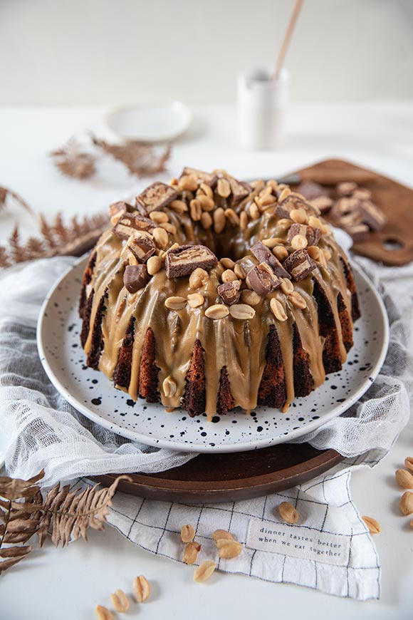 Pähkinä-suklaa-kinuskikakku