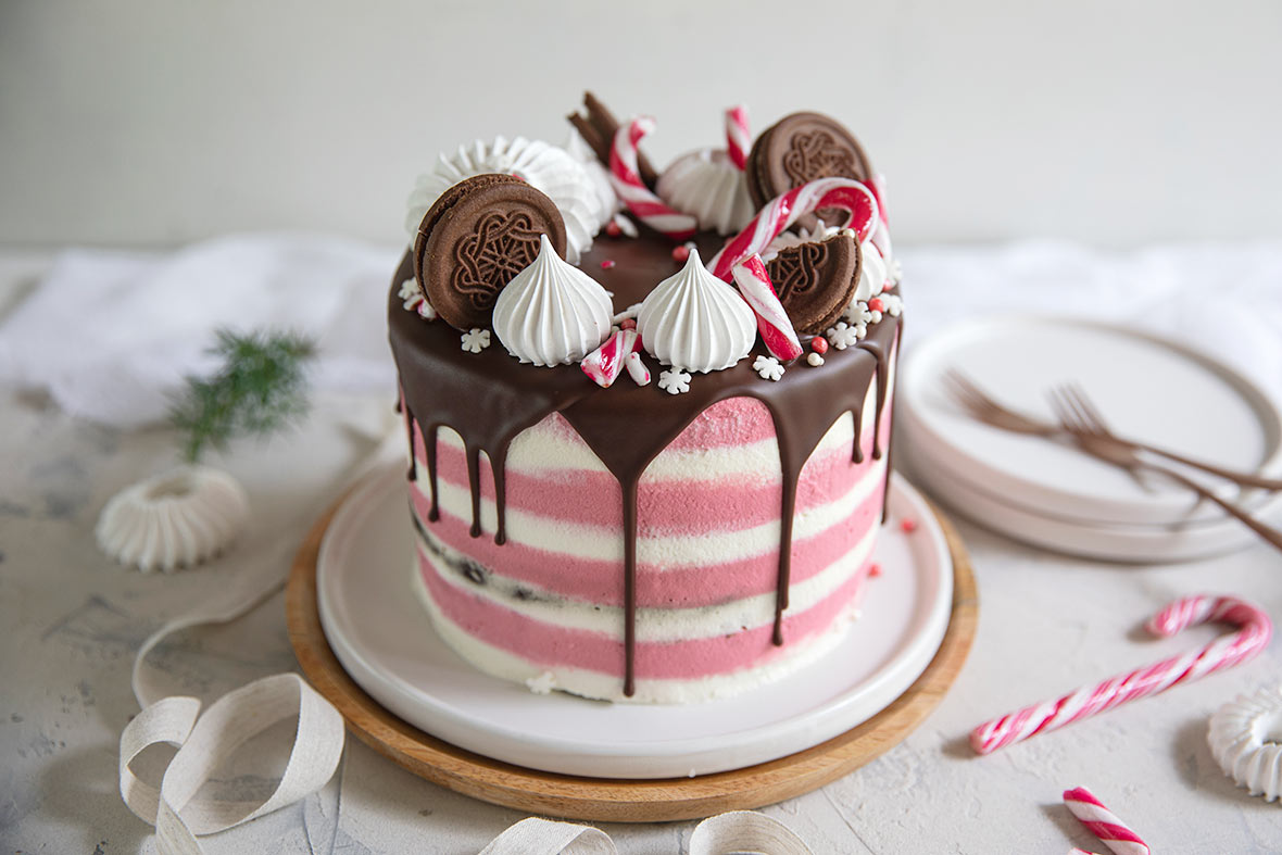 Raidallinen minttu-suklaakakku