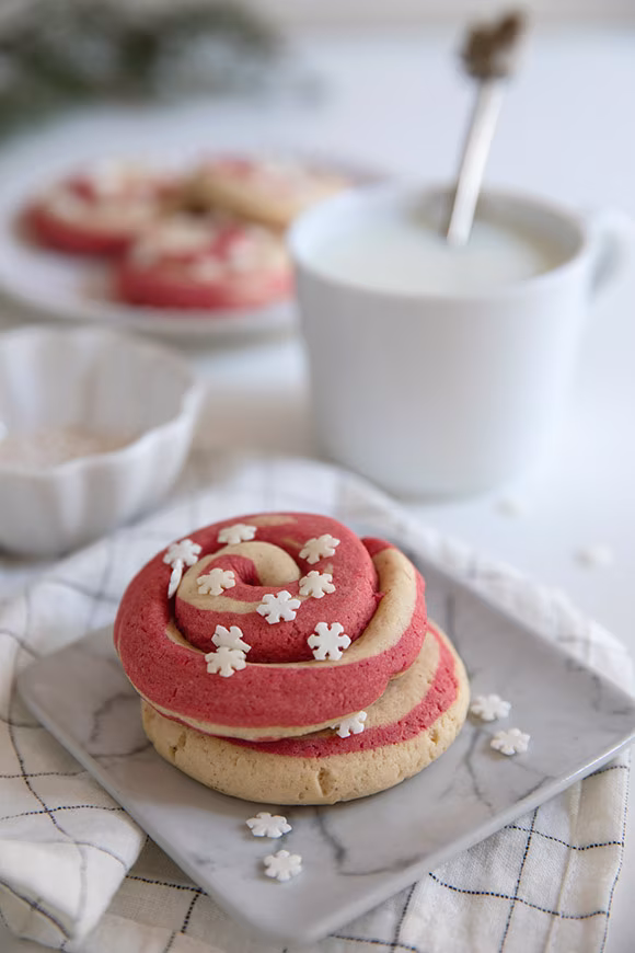 puna-valkoiset piparminttukeksit