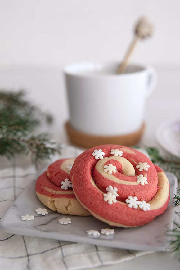 Puna-valkoiset piparminttukeksit