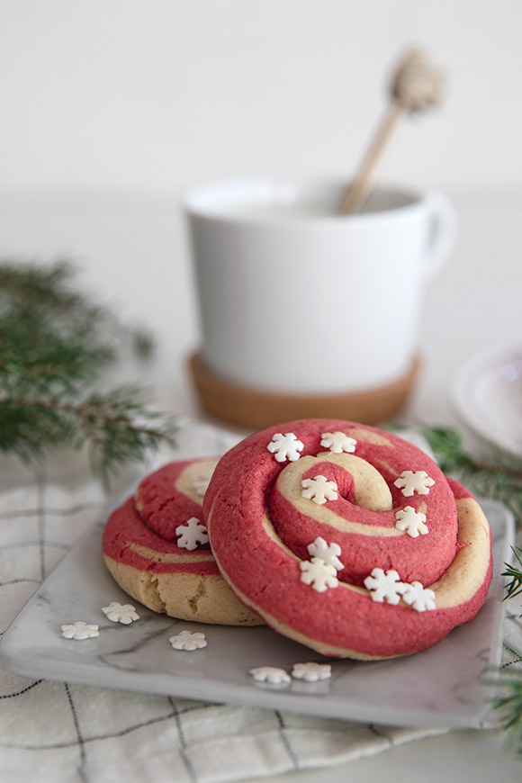 Puna-valkoiset piparminttukeksit