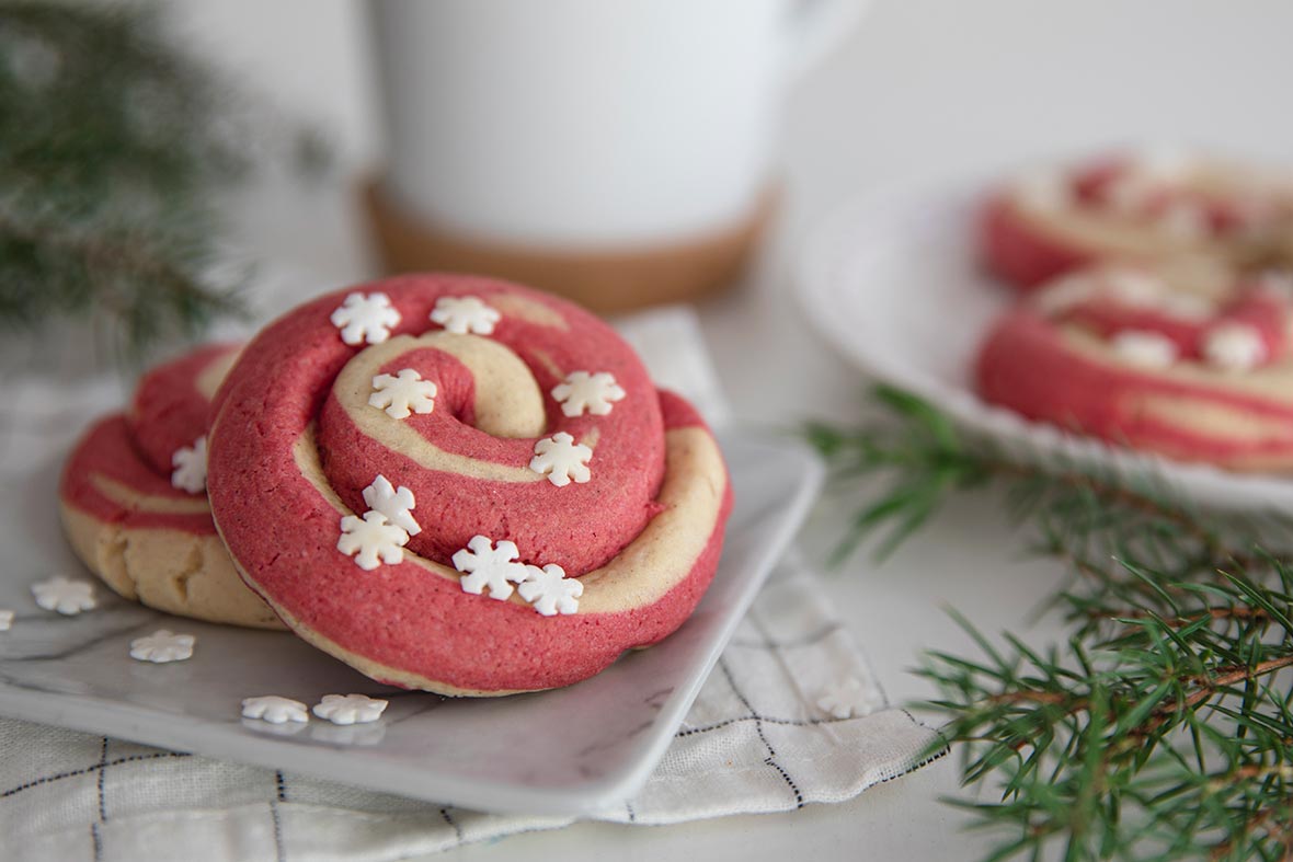 Puna-valkoiset piparminttukeksit