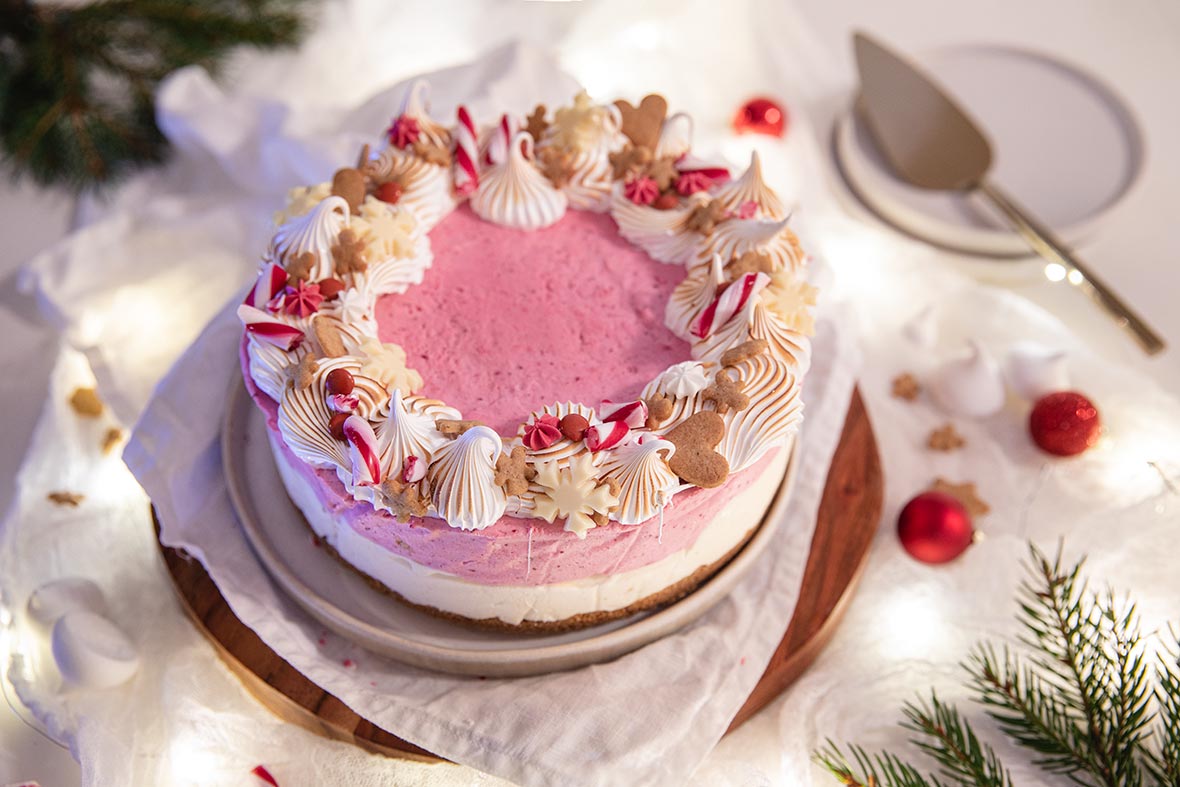 Puolukka-valkosuklaakakku