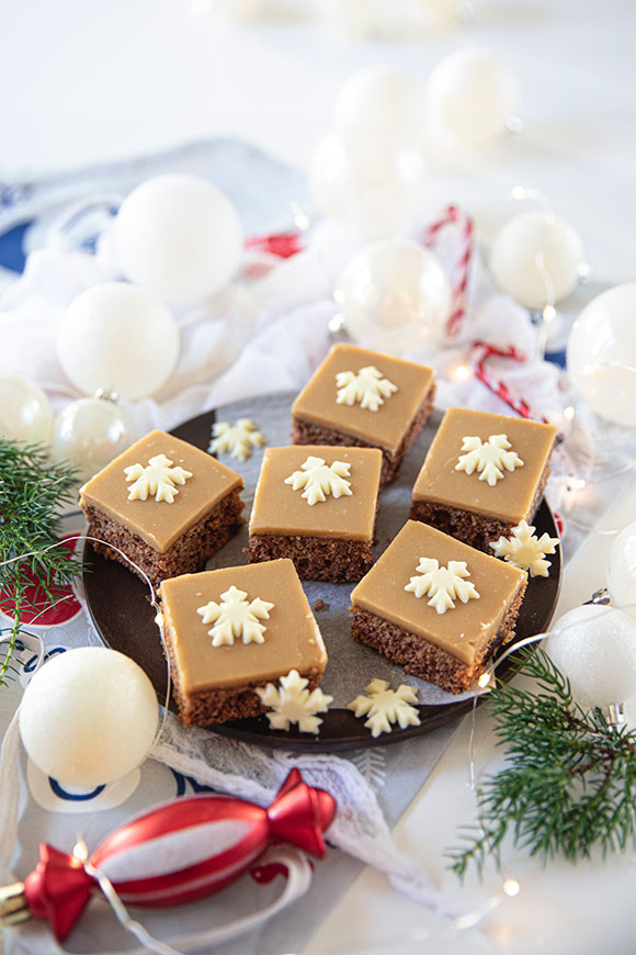 Kinuski-taatelikakku