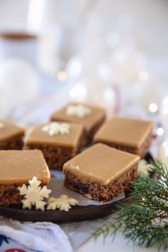 kinuski-taatelikakku