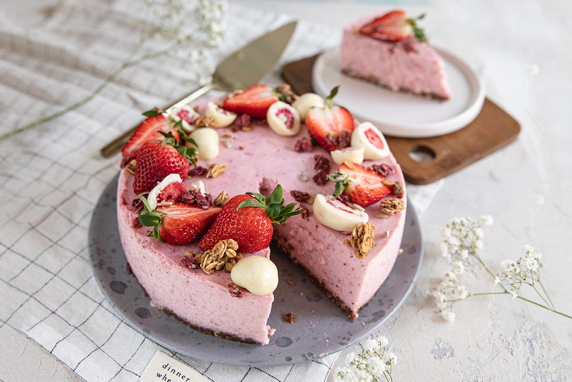 Mansikka-välipalakakku