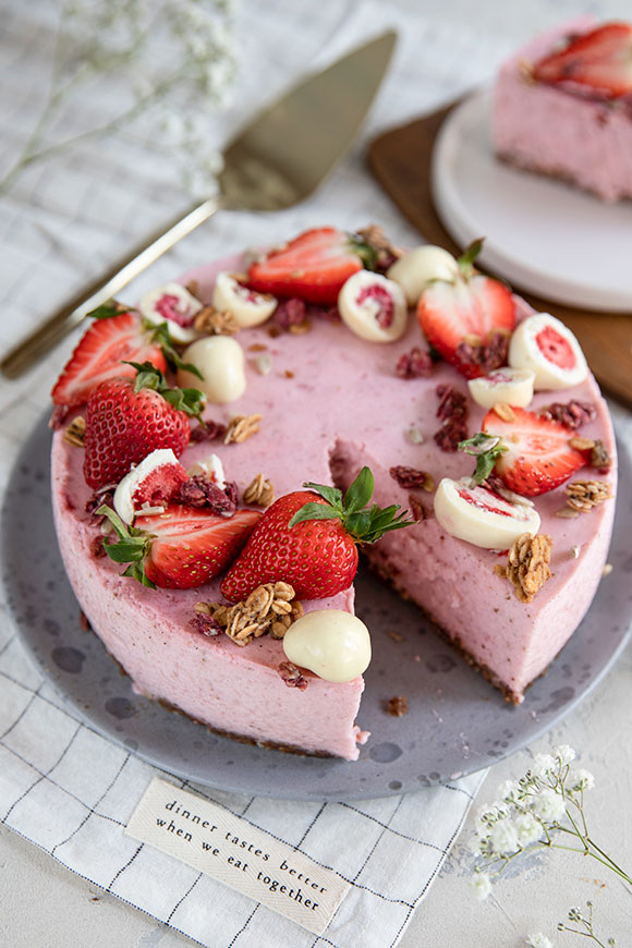 Mansikka-välipalakakku