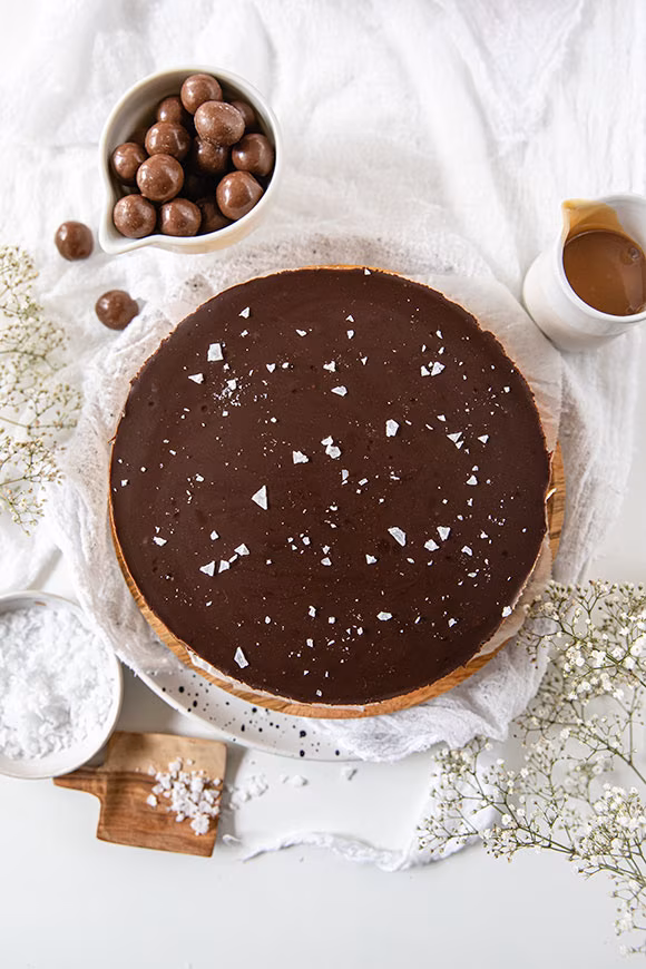 kinuskijuustokakku suklaaganachella