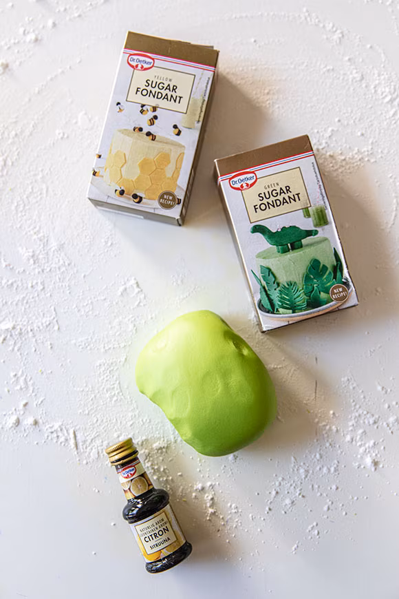 sokerimassan sekoittaminen