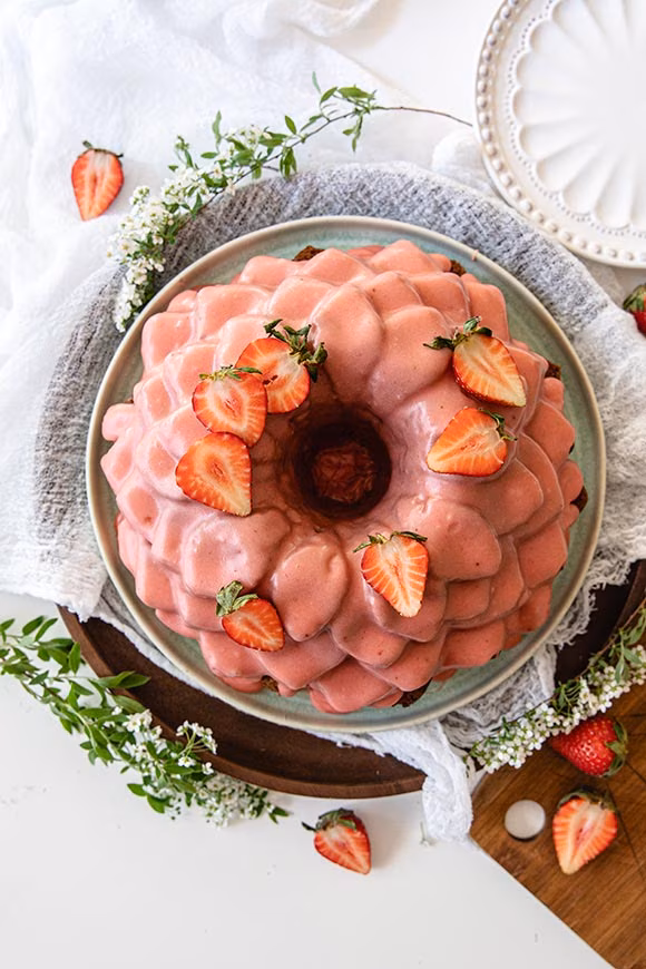 raparperi-valkosuklaakahvikakku