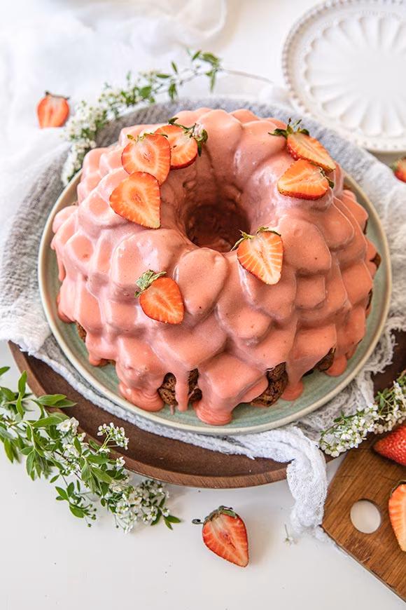 raparperi-valkosuklaakakku